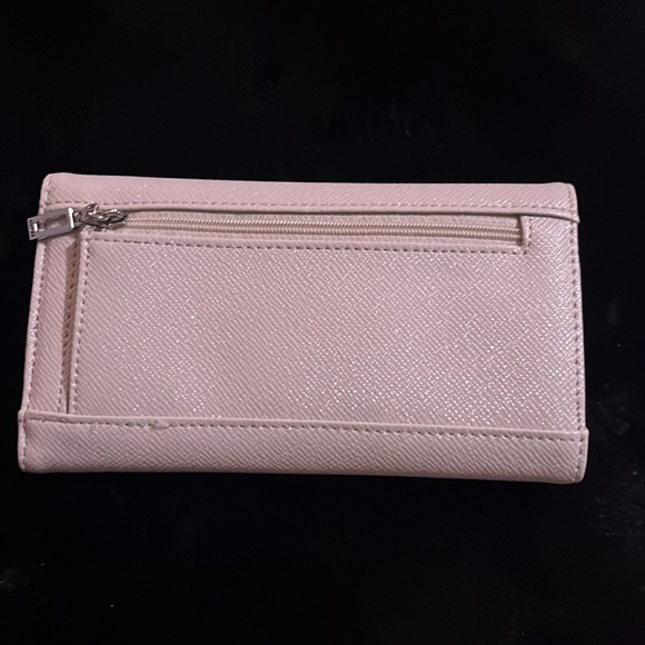 Guess Champagne Wallet - Picture 2 of 3